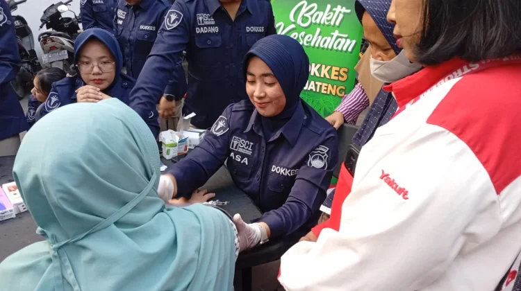 Ratusan Warga Manfaatkan Bakti Kesehatan Gratis Polda Jateng di Pasar Pedurungan