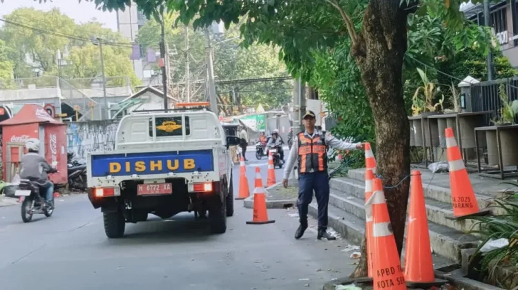Dishub Kota Semarang Tertibkan Kendaraan yang Parkir di Samping DP Mall