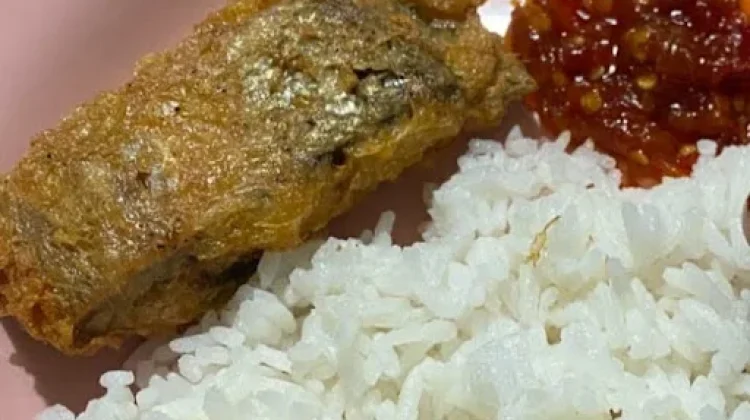 Nikmatnya Nasi Putih Hangat dengan Lauk Bandeng Presto