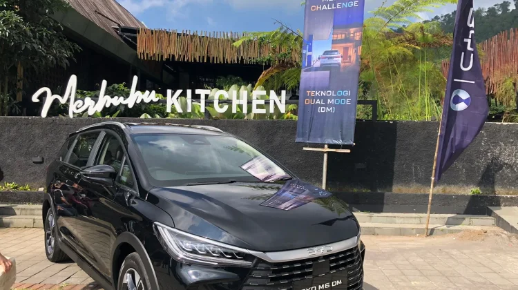 BYD Kenalkan M6 Cross Hybrid, Solusi Transisi dari Mobil Bensin ke EV