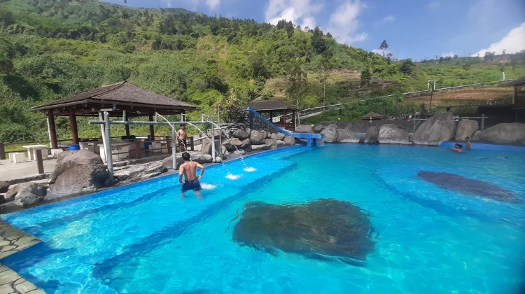Manfaat Wisata di Pemandian Air Panas Alami