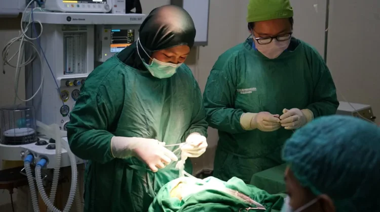 Puluhan Orang Rasakan Kehadiran Polda Jateng Melalui Layanan Kesehatan Gratis