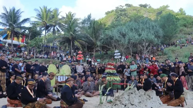 Mensuasanai Awal Suro, Labuhan Ageng Digelar sebagai Tolak Bala