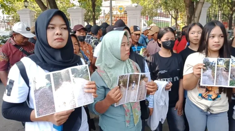 Jalan Penghubung Sukolilo-Kayen Rusak Bertahun-tahun, Warga Tagih Janji Perbaikan