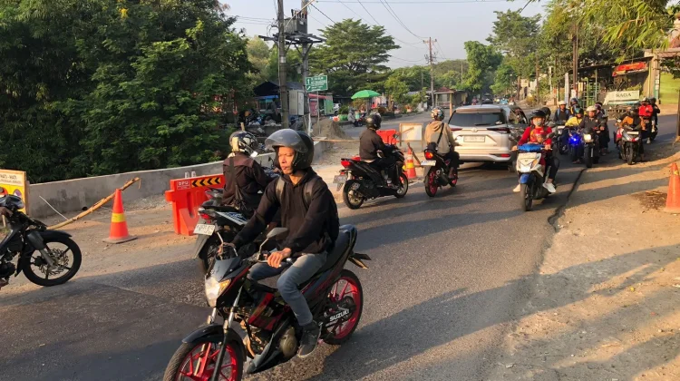 Halo RRI: Jembatan Simongan Diperbaiki, Warga Minta Penjagaan Saat Jam Sibuk