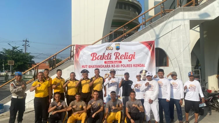 Peringati HUT ke-80 Bhayangkara, Polres Kendal Kerja Bakti di Tempat Ibadah
