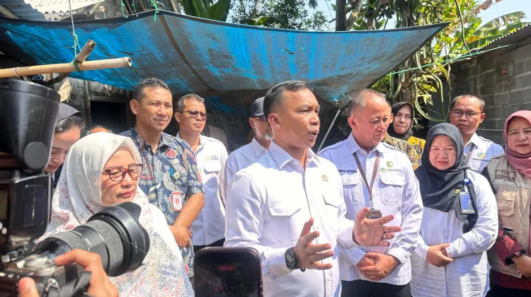 Menteri Wihaji Tinjau Penanganan Stunting dan Bedah RTLH di Purworejo