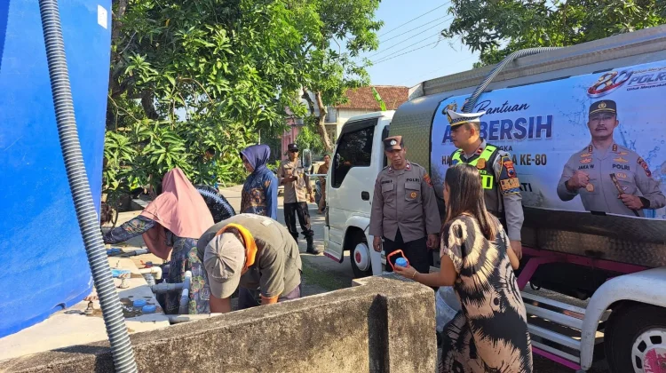 Kemarau Mulai Melanda, Warga Gebang Butuh Air