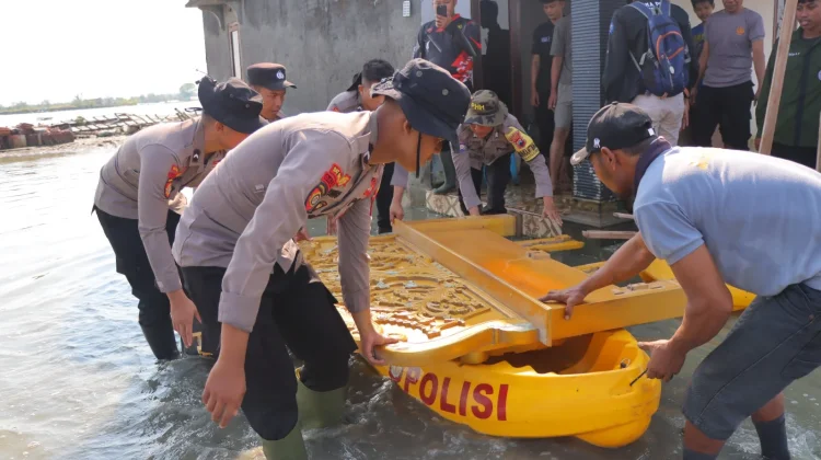Puluhan Tahun Terisolasi Banjir, Polres Kendal Evakuasi Siti ke Rumah Kontrak