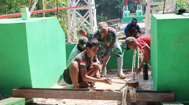 Progres Pembangunan Jembatan Garuda Merah Putih di Desa Mojoagung 70 Persen