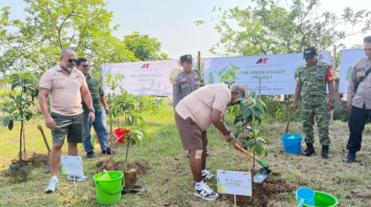 Peduli Lingkungan, A&E Indonesia dan DLH Kota Semarang Tanam 250 Pohon di Mijen