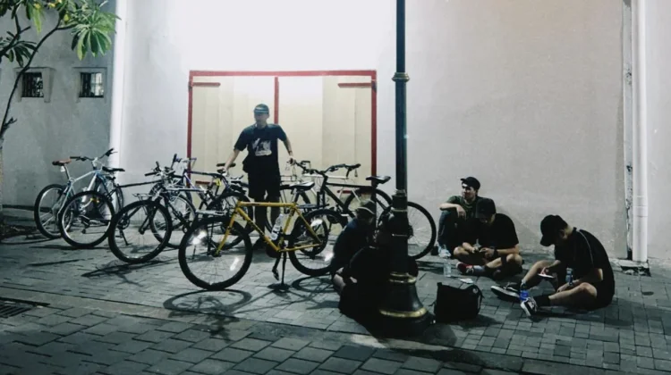 Bersepeda Malam Hari, Aktivitas Santai yang Tetap Butuh Persiapan