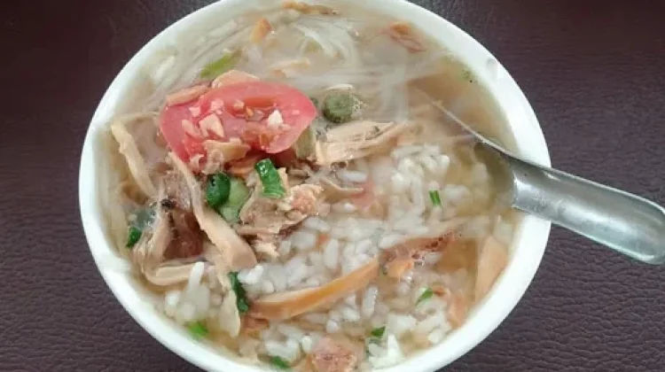 Nikmatnya Semangkuk Soto Ayam Panas