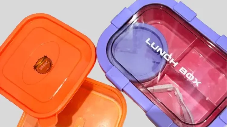 Tips Lenyapkan Bau Wadah Plastik