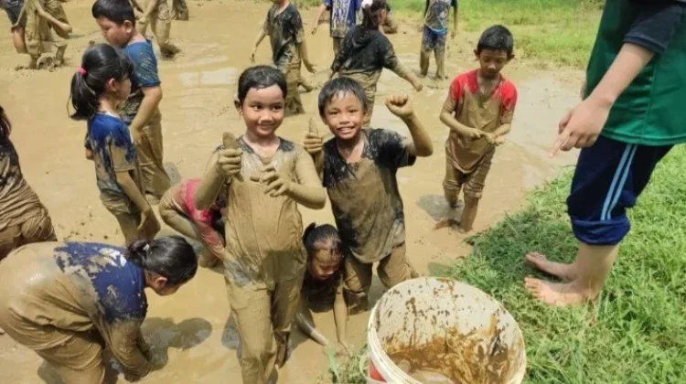 Libur Sekolah, Desa Wisata Kandri Tawarkan Pengalaman Bertani hingga Main Egrang