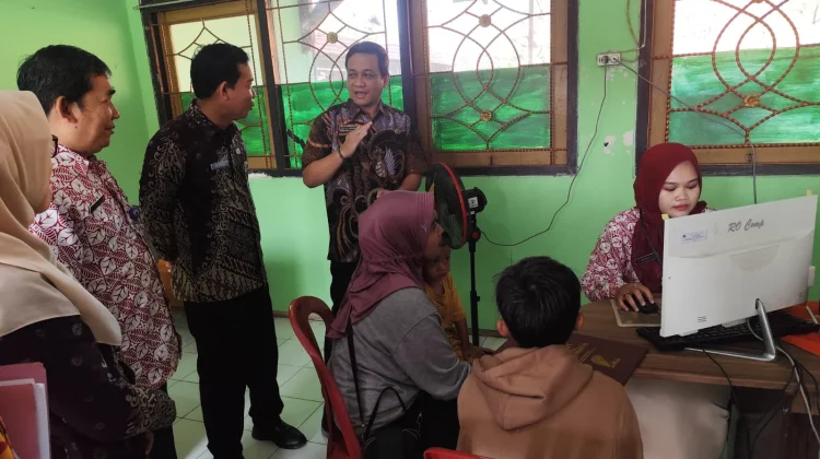 Pantau SPMB, Wali Kota Pekalongan Tekankan Transparansi & Pemerataan Pendidikan