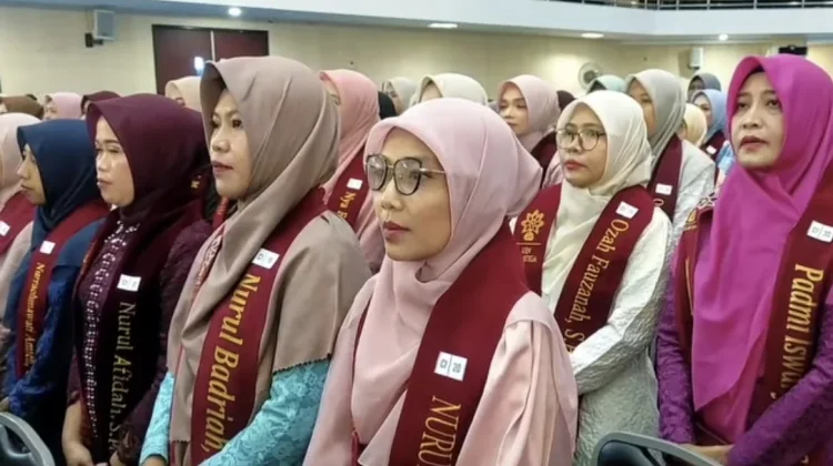 UIN Salatiga Kukuhkan Ribuan Guru, Menteri Wihaji Dorong Pendidikan Berbasis Hati