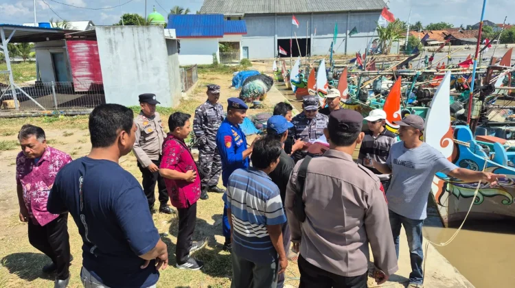 Cegah Penyelewengan,  Polresta Pati Verifikasi Barcode Solar Subsidi bagi Nelayan