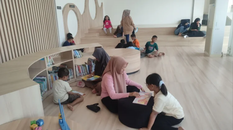 Liburan Sekolah, Perpusda Kendal Ramai Kunjungan Anak-anak