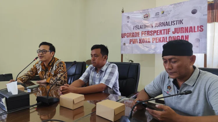 Perkuat Kontrol Publik dan Soroti Ancaman Hoaks, PWI Pekalongan Bekali Wartawan