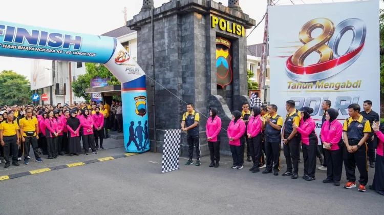 Semarak HUT Bhayangkara, Keluarga Besar Polda Jateng Gelar Senam Bersama