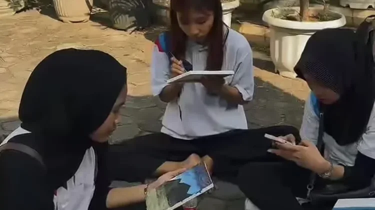 Melukis Jadi Media Menyatukan Keberagaman Budaya Indonesia