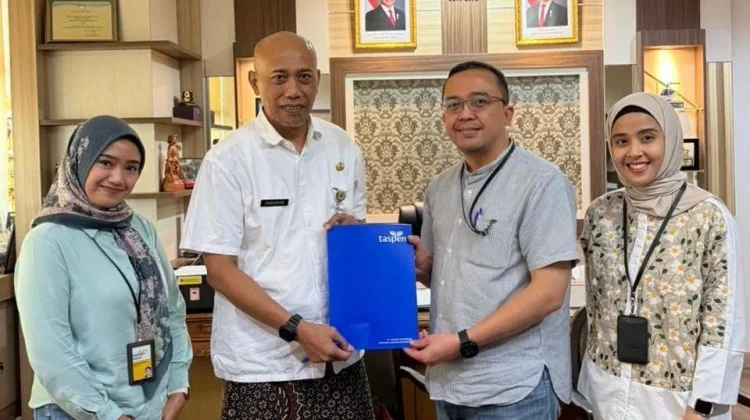 TASPEN Semarang Salurkan Manfaat Kepada Ahli Waris Kepala BKD Provinsi Jateng
