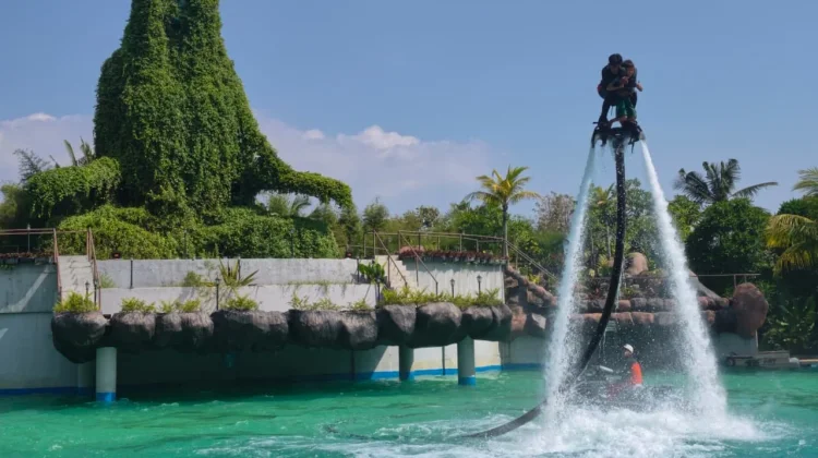 Libur Sekolah, Flyboard Show Jadi Primadona Dusem Summer Fest