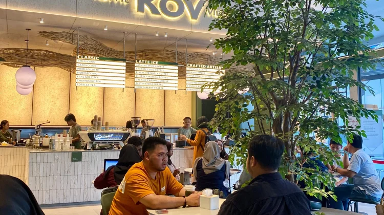 Coffee Shop Jadi Ruang Kerja Alternatif