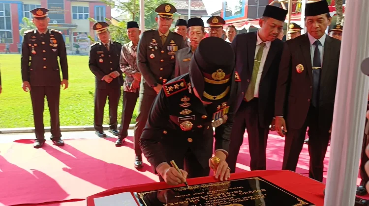 HUT ke-80 Bhayangkara, Polres Batang Resmikan Gedung Pelayanan Tathya Daraka