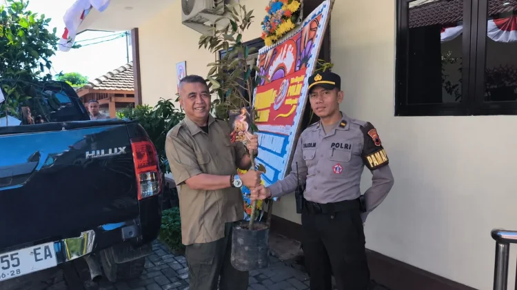 Sambut HUT Bhayangkara, Perhutani Telawa Pasok Bibit Buah ke Polres Boyolali