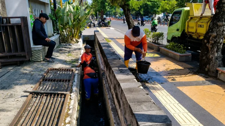 Cegah Genangan di Simpanglima, Pemkot Semarang Intensifkan Pembersihan Drainase