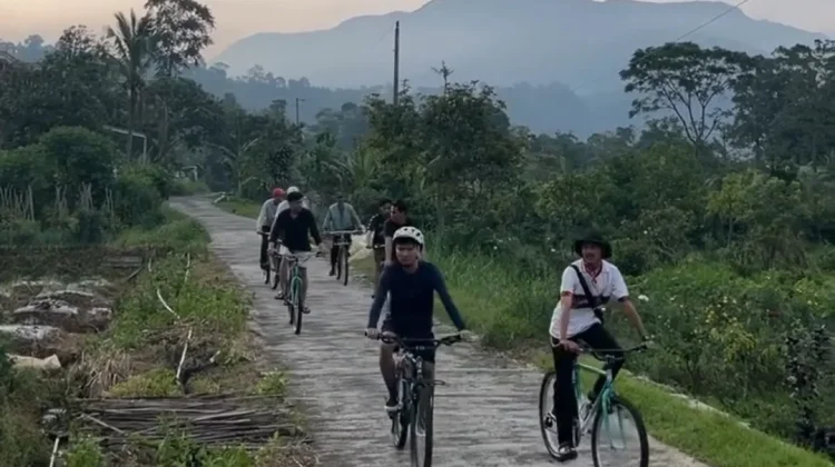 Komunitas Sepeda Kayuh di Bandungan, Bersepeda Sambil Menikmati Keindahan Alam