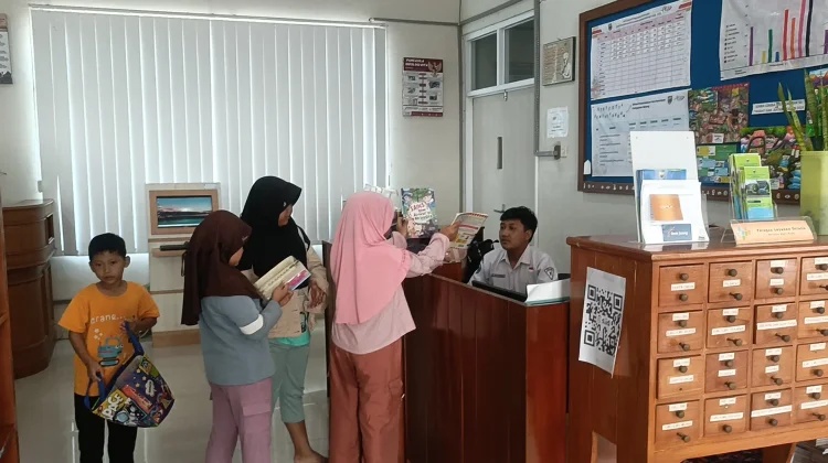 Libur Sekolah, Pecinta Buku Pilih Perpustakaan Batang untuk Habiskan Waktu