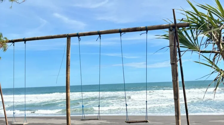 Wisata Pantai Jadi Andalan Peningkatan Pendapatan Daerah