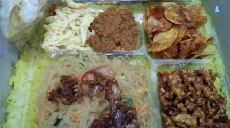 Rona Emas Kuliner Nusantara: Harmoni Kelezatan Nasi Kotak yang Menggugah Jiwa