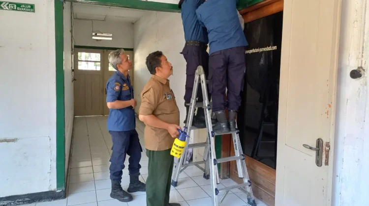 Evakuasi Sarang Lebah demi Keselamatan, Perhutani Purwodadi Libatkan Damkar