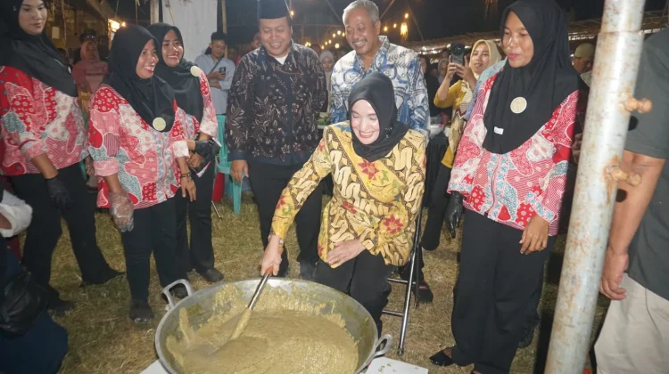 Festival Bubur Suro Naik Kelas, UMKM Ramaikan Panggung Ekonomi Syariah Pekalongan