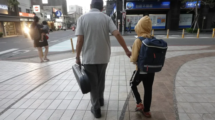Pentingnya Peran Ayah di Hari Pertama Sekolah