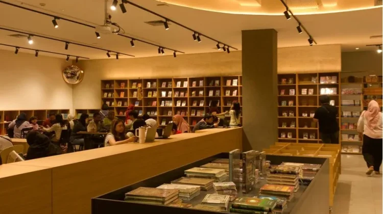 Menurunnya Minat Baca di Kalangan Gen Z,  Perpustakaan di Semarang Bertransformasi