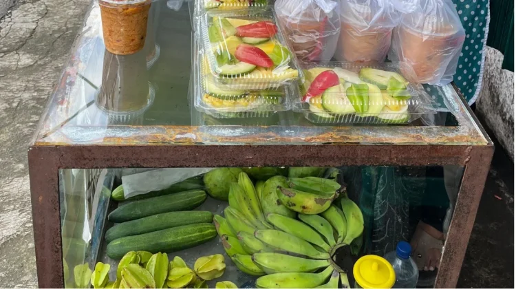 Rujak Bebek Tetap Eksis ditengah Ramainya Kuliner Kekinian