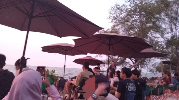 Pantai Marina Jadi Ruang Santai Favorit Anak Muda Menikmati Senja