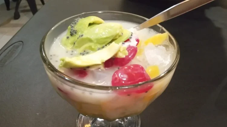 Resep Es Teler dengan Alpukat dan Biji Selasih