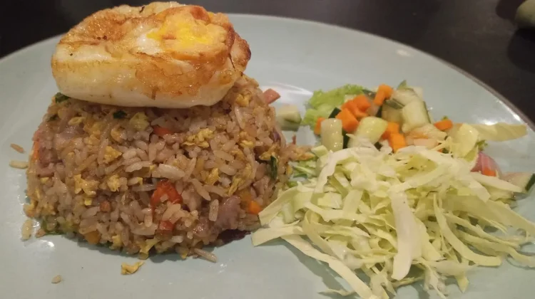 Cara Membuat Telor Ceplok Tebal untuk Topping Nasgor