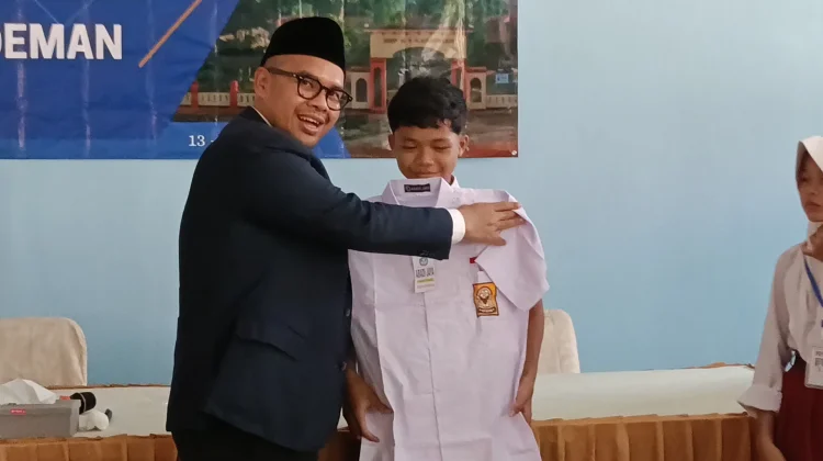 Pemkab Batang Siapkan 30 Ribu Seragam Gratis bagi Siswa Baru