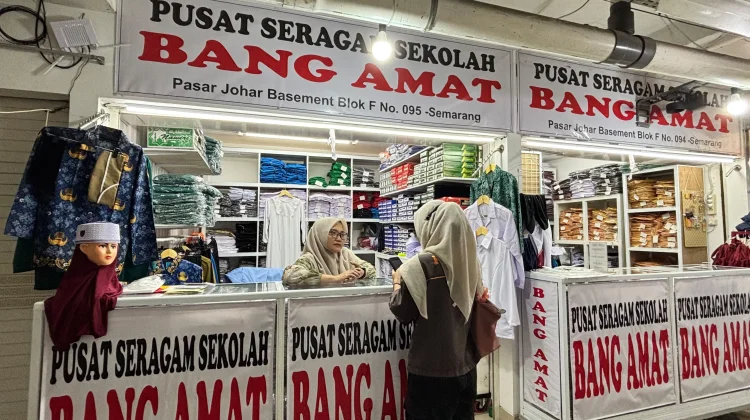 MPLS Dongkrak Penjualan Seragam Sekolah di Pasar Johar Semarang