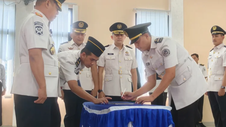 Lantik 10 Pejabat, Kakanwil Ditjenpas Jateng Tekankan Integritas dan Profesional