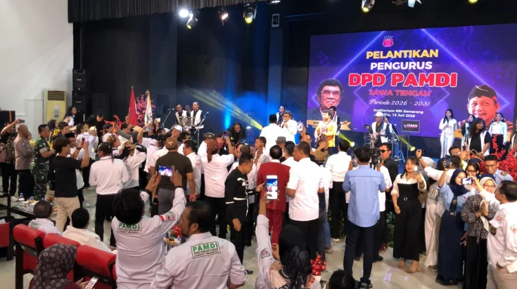 Rhoma Irama Gemakan "Gala-Gala" di Auditorium RRI Semarang