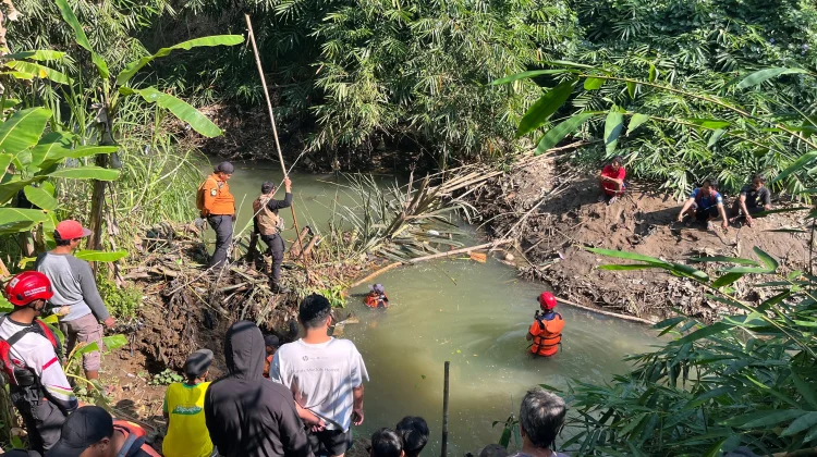 Cari Dua Bocah Tenggelam, Tim SAR Gabungan Sisir Irigasi Singomerto Banjarnegara