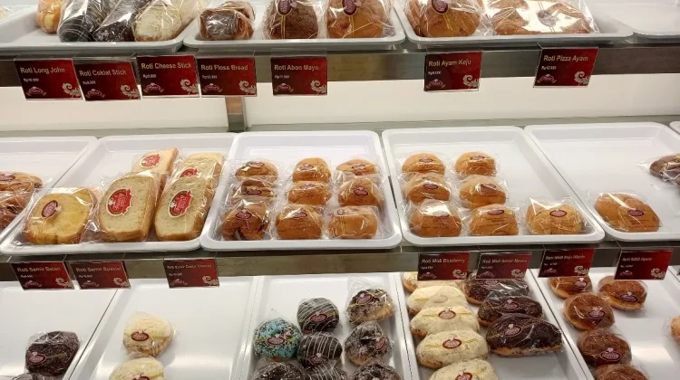 Roti Siap Santap Jadi Andalan Masyarakat